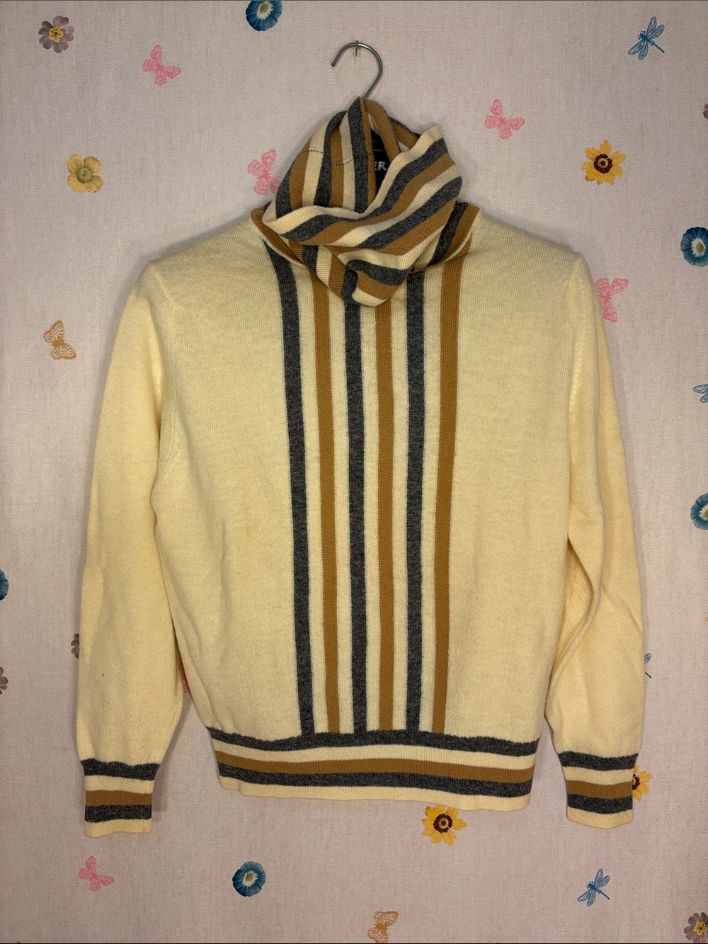 Vintage Jaeger - 100% Lambswool Cream Striped Turtleneck Sweater